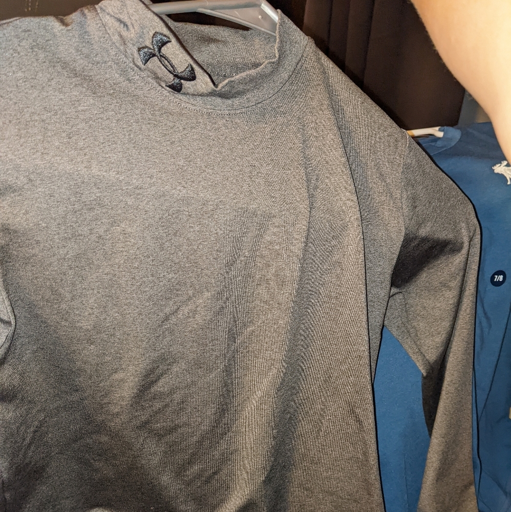 Under Armor size 6 thermal under shirt boys